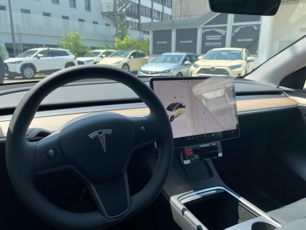 Tesla-innen1